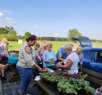 udział w zajęciach rękodzielniczych, dyskusjach, warsztatach florystycznych