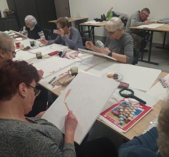 Seniorzy podczas prac