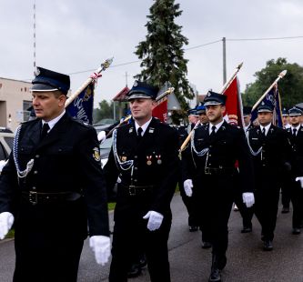 Przemarsz uczestników uroczystości