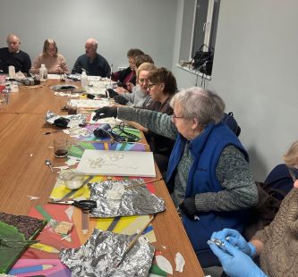 Seniorzy podczas prac