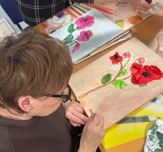 Seniorzy podczas prac