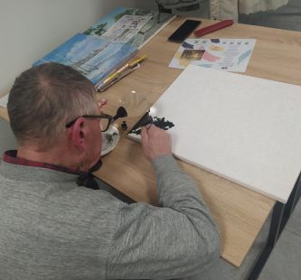 Seniorzy podczas prac