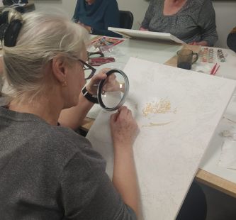 Seniorzy podczas prac