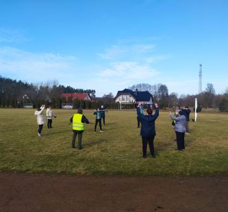 Seniorzy aktywnie na świeżym powietrzu