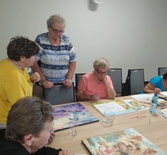 udział w zajęciach rękodzielniczych, dyskusjach, warsztatach florystycznych