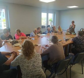 udział w zajęciach rękodzielniczych, dyskusjach, warsztatach florystycznych