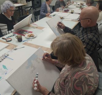 Seniorzy podczas prac