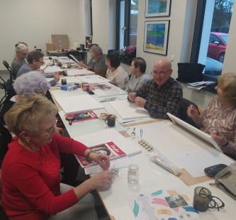 Seniorzy podczas prac