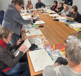 Seniorzy podczas prac