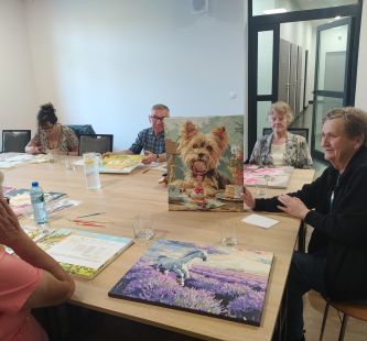 udział w zajęciach rękodzielniczych, dyskusjach, warsztatach florystycznych