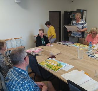 udział w zajęciach rękodzielniczych, dyskusjach, warsztatach florystycznych