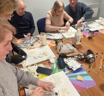 Seniorzy podczas prac