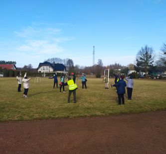 Seniorzy aktywnie na świeżym powietrzu