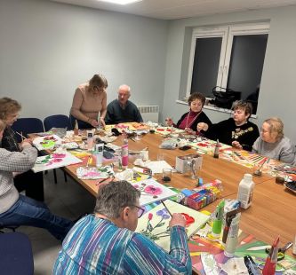 Seniorzy podczas prac