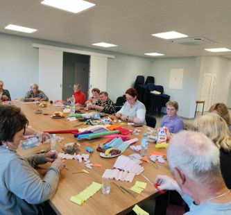 udział w zajęciach rękodzielniczych, dyskusjach, warsztatach florystycznych