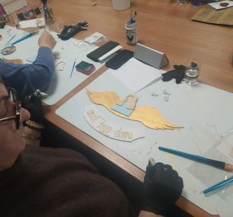 Seniorzy podczas prac