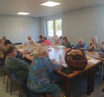 udział w zajęciach rękodzielniczych, dyskusjach, warsztatach florystycznych