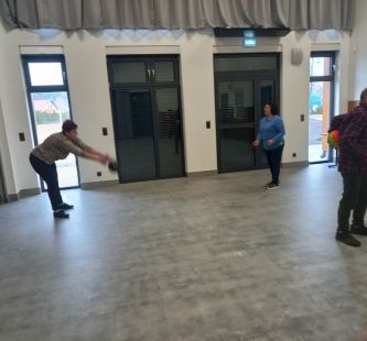 Ćwiczenia uczestników na sali